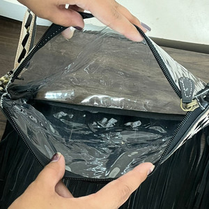 Bolso bandolera con flecos transparentes de PVC occidental de moda y conjunto de monedero con diseño de cuero a cuadros blanco y negro para mujer - Product Image 5