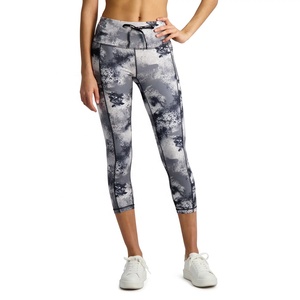 OEM Manufacturer Women Elastic Waist Capri <b>Leggings</b> <b>Pockets</b> Quick Dry Breathable Custom Sublimation Printing Fitness Clothing - Product Image 6