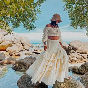 Ensemble jupe deux pièces bohème pour femme, haut court en coton à épaules dénudées et jupe longue à volants, tenue de plage estivale - Product Image 1