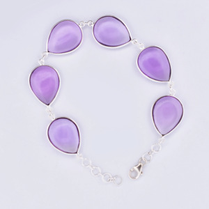 กำไลข้อมือทำมือประดับพลอยลาเวนเดอร์อเมทิสต์ทรงลูกแพร์จากธรรมชาติ  ตัวเรือนเงินแท้ 925 - Product Image 1