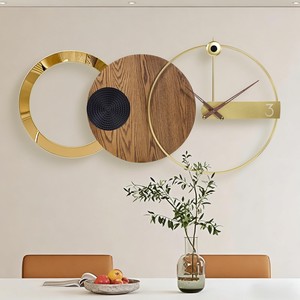 Horloge murale analogique artisanale en bois d'acacia avec engrenages en laiton |   Design steampunk contemporain, motif géométrique abstrait, rectangulaire - Product Image 2