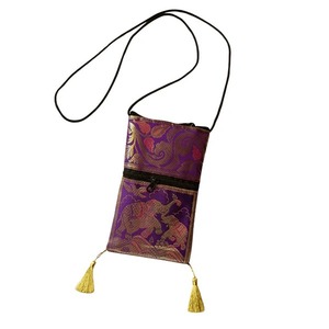 Sac à bandoulière pour téléphone portable en tissu Banarasi violet, disponible à un prix abordable en provenance d'Inde - Product Image 2