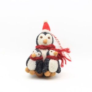 Ornement de Noël en feutre en forme de famille de pingouins avec chapeau de Père Noël et écharpe, décoration en peluche 3D de dessin animé - Product Image 6