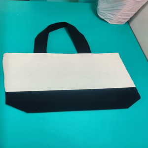 Sac fourre-tout en toile de haute qualité avec logo personnalisé |   Fond noir durable à contraste bicolore |   Cadeaux d'entreprise et promotion de marque en Inde - Product Image 2