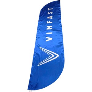 ธงขนนกแบบ Pennant พร้อมเสาธงอะลูมิเนียม พิมพ์ลายดิจิตอลบนผ้าโพลีเอสเตอร์ ทนทาน เหมาะสำหรับงานกีฬาและเกมส์ - Product Image 1