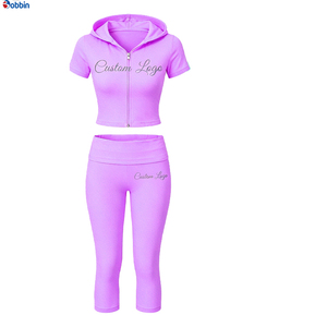 Conjuntos Deportivos para Mujer con Logotipo de Diamantes de Imitación, Chaqueta con Capucha de Manga Corta y Pantalones Capri, Ropa Deportiva para Chicas - Product Image 4