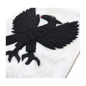 Écharpe de commandant traditionnelle RCC blanche avec emblèmes d'aigle et franges à pompons noirs, broderie personnalisée, insignes blancs - Product Image 2