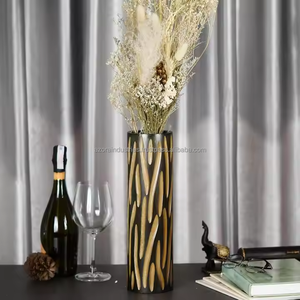 Jarrón de Metal pintado a mano, decoración de Metal atemporal, florero personalizable, jarrón elegante personalizado para el hogar de Azora Industries - Product Image 2