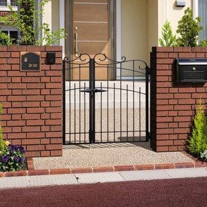 Puerta Doble Abatible de Hierro Forjado Tradicional con Patrones de Enredaderas, Recubrimiento en Polvo, Control Manual, Diseño Exterior Duradero y Fácil Instalación - Product Image 2