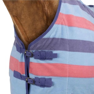 BRAND ZONE Manta de Invierno para Caballo de Forro Polar Impermeable Personalizada con 2 Correas para las Patas - Diseño de Cuello Estándar - Product Image 2