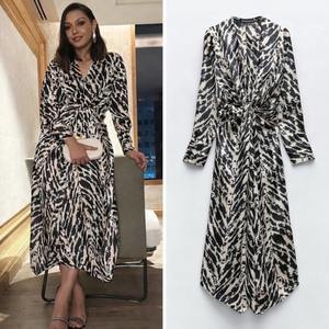 ชุดเดรสปาร์ตี้ผ้าไหมทรงเอทรงยาวระดับเข่าสำหรับผู้หญิง |   ชุดราตรีสมัยใหม่พร้อมลายปัก |   เสื้อชั้นในแบบมีบราในตัว ไม่มีแขน - Product Image 2