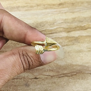 Anillos de Latón Boho con Diseño Único de Flecha, Estilo Moderno, para Mujer, Chapados en Oro de 18k, Banda Geométrica Minimalista, Venta al por Mayor/OEM - Product Image 5