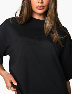 Camiseta de Verano para Mujer 100% Algodón al por Mayor, de Alta Calidad, Hombros Caídos, Manga Corta, con Logotipo Personalizado y Apliques - Product Image 2