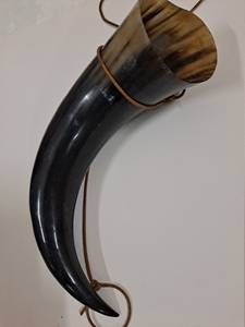Corne à boire viking de qualité supérieure avec support, en corne de vache naturelle polie, pour bière, vin, cadeau, décoration, thème animal, artisanale - Product Image 5