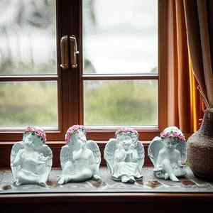 Ensemble de figurines d'anges artisanales avec sculptures de chérubins sereins, couronnes florales, art décoratif spirituel pour la maison, la fenêtre ou l'étagère - Product Image 1