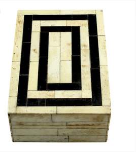 Elegante caja de joyería compacta de resina hecha a mano, diseño artístico único, almacenamiento que ahorra espacio para joyas y objetos pequeños - Product Image 2