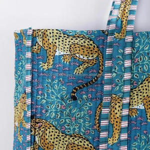 กระเป๋าสะพายไหล่ผ้าฝ้ายพิมพ์ลายเสือดาวขนาดใหญ่สำหรับผู้หญิงสีฟ้า - Product Image 2