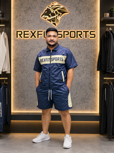 ชุดกีฬา REXFIT SPORTS 2026 สีกรมท่าครีม ผ้าไนลอน เสื้อแจ็คเก็ตแขนสั้นคอปกแบบซิปเต็มตัว และกางเกงขาสั้นแบบมีเชือกผูกเอว - Product Image 3