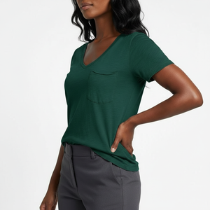 T-shirt à col en V pour femme, style streetwear, avec poche, manches courtes, tissu doux, coupe ample, logo personnalisé, OEM, vente en gros, fournisseur en vrac - Product Image 3