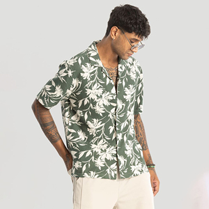 Camisa con cuello cubano color crema para hombre, que ofrece un estilo relajado con un toque refinado: ligera, transpirable y con un estilo veraniego sin esfuerzo. - Product Image 5