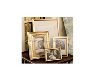 Cadre photo rectangulaire en métal, parfait pour une présentation sur table, bureau, décoration intérieure, accent décoratif. - Product Image 1