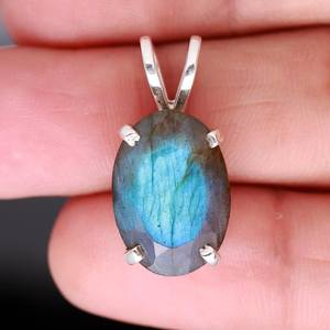 Colgante Minimalista de Labradorita Ovalada Natural en Plata de Ley 925, Joyería de Cristal Hecha a Mano, Certificado IGI, Regalo Étnico - Product Image 1