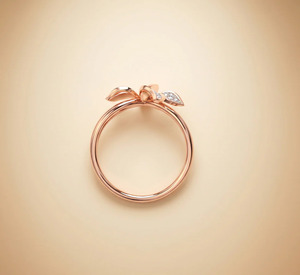 Elegante anillo de oro rosa con un diseño floral de hojas y halo de diamantes cultivados en laboratorio para uso diario, especialmente para mujeres, joyería fina. - Product Image 4
