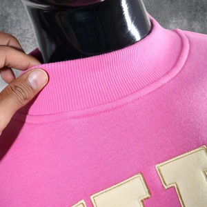 Sudadera Rosa de Cuello Redondo con Estampado de Letras Chi O, Unisex, Corte Regular, Tejida, 100% Algodón, Informal, para Otoño - Product Image 5