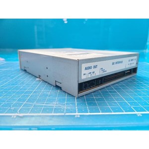 TEAC CD-540E 19770590-02 Lecteur de stockage de données d'occasion, pièces d'équipement semi-conducteur de notre époque - Product Image 1