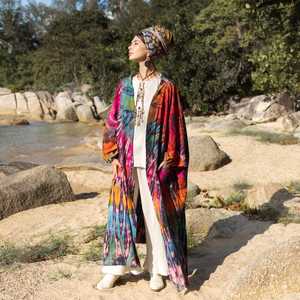 Kimono traditionnel tie-dye pour femme, style bohème, coupe classique, col en V profond, écoresponsable, grandes tailles, détails à pompons et volants - Product Image 4