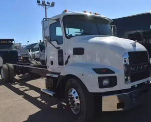 Camión de plataforma plana de 26 pies, cabina regular, usado, 2015, para uso internacional, WorkStar 7400, transmisión automática, volante a la izquierda, envío rápido - Product Image 4