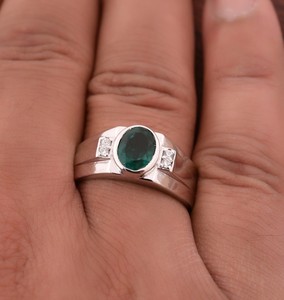 แหวนหมั้นและแต่งงานเพชรและมรกตทรงรีจากแซมเบียแท้ ทอง 14K ของขวัญวันพ่อ - Product Image 4