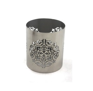 Portavelas Clásico de Hierro Metálico, Hecho a Mano, Estilo Farol Decorativo para Decoración Festiva de Mesa - Product Image 1