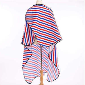 Cape de barbier professionnelle en polyester de qualité supérieure avec fermeture réglable - Product Image 2