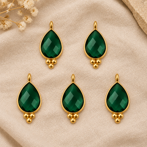 Pendentif en onyx vert en forme de poire, facetté, avec monture plaquée or, pour la création de bijoux - Product Image 6