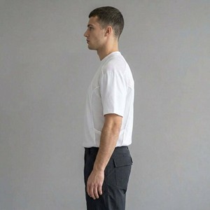 T-shirt blanc à manches courtes pour homme personnalisé avec impression de lettres rouges, col rond, décontracté, respirant, coupe ajustée, séchage rapide, OEM ODM - Product Image 3