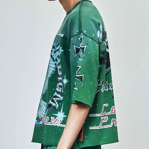 เสื้อยืดแขนสั้นพิมพ์ลายกราฟิก Y2K ประดับเพชรเทียมทรงโอเวอร์ไซส์ ผ้าคอตตอนหนานุ่ม สวมใส่สบาย พร้อมกางเกงขาสั้น ชุดเซ็ตขายส่ง - Product Image 3