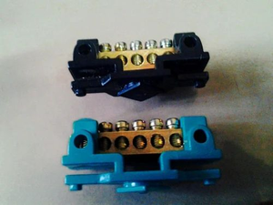 Bloc de bornes électriques monophasé en laiton à liaison neutre avec base, haute conductivité, durable, pour utilisation en panneau de distribution - Product Image 3