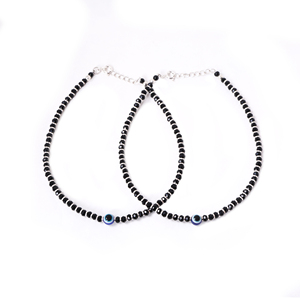 Chaîne de cheville élégante en argent massif plaqué, avec perle noire et motif œil porte-bonheur, pour femme, bijou de protection artisanal, idée cadeau - Product Image 1