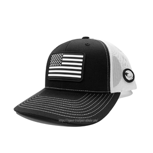 Casquettes en maille respirante à 6 panneaux avec patch en caoutchouc personnalisé multicolore, fermeture réglable pour hommes, vente en gros de couvre-chefs professionnels - Product Image 3