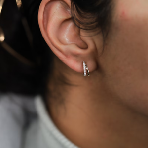 Pendientes de Aro con Diamantes, Pendientes Minimalistas con Diamantes, Diamantes Extraídos de la Tierra, Joyería Fina Elegante, Regalo para Ella - Product Image 2