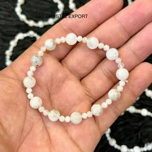 Bracelet en perles de pierre de lune arc-en-ciel naturelle polie de haute qualité, bijoux en pierre semi-précieuse blanche pour la méditation et l'anti-anxiété - Product Image 2