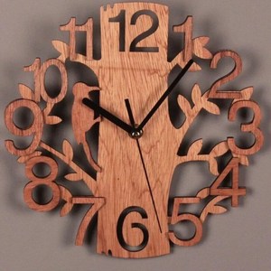 Horloge murale en bois avec motif d'oiseau, décoration murale silencieuse inspirée de la nature, grande horloge rustique, cadeau pour le salon, la chambre à coucher - Product Image 1