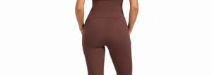Combinaison de sport pour femme en nylon mat, respirante, très élastique, avec débardeur à col en V et short de yoga à trois sections froncé aux fesses - Product Image 5
