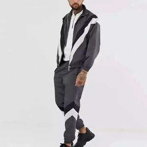 Ensemble de survêtement pour homme avec blocs de couleur, pantalon de jogging sportif à fermeture éclair intégrale avec poches latérales, polyester respirant, idéal pour le printemps - Product Image 1