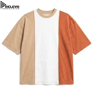 เสื้อยืดแขนสั้นผู้ชายคุณภาพสูง ดีไซน์คัลเลอร์บล็อก สามสี เบจ ขาว และเทอร์ราคอตต้า แบบแผงแนวตั้ง - Product Image 1