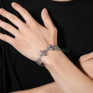 สร้อยข้อมือทองคำขาว S925 สำหรับผู้หญิง ประดับเพชรทรงมาร์คีส์สีน้ำเงินเพาะเลี้ยงในห้องปฏิบัติการ ชุบโรเดียม เครื่องประดับงานแต่งงานสุดหรู - Product Image 3