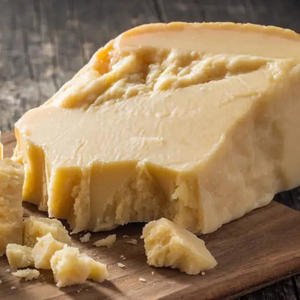 Queso Parmigiano Auténtico Premium, Producto Lácteo Natural Curado para Exportación, Venta al por Mayor y Suministro a Granel - Product Image 6