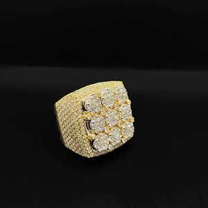 Anillo de Plata de Ley 925 con Baño de Plata y Moissanita de Corte Brillante con Engaste de Garra, Anillo Unisex de Lujo Brillante - Product Image 1