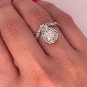 Anillo de Diamante Cultivado en Laboratorio con Corte de Pera de Lujo, Certificado IGI, Chapado en Oro de 14K, Joyería Nupcial para Regalo - Product Image 6